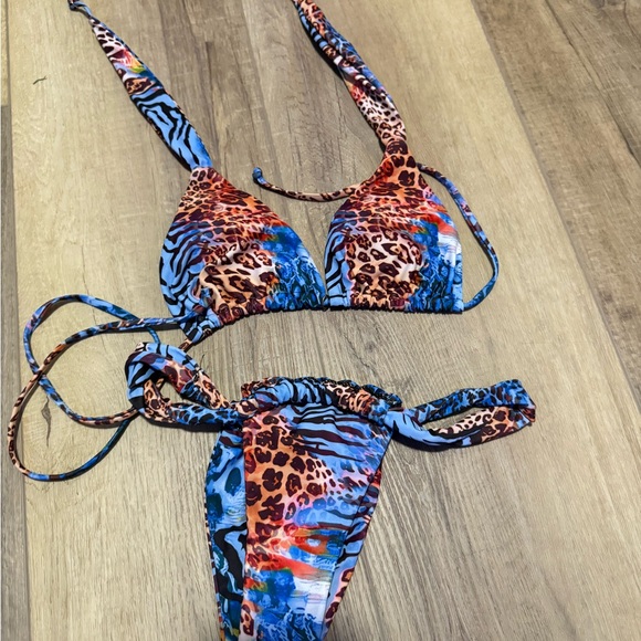 Bikini Set - Picture 2 of 2